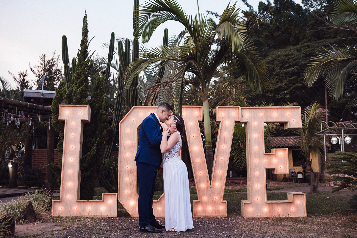 fotografia ensaio pre wedding regiao joaquim egidio campinas sao paulo foto de noiva estrafa das cabras sousas souzas barao geraldo
  
 foto de caal de namorados noivos faz fotografia de casamento estrada das cabras joaquim egidio souzas campinas sao paul