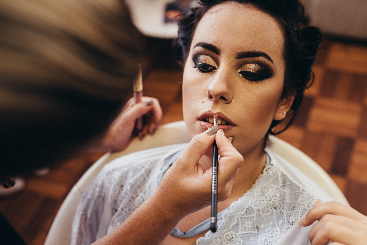 batom para noivas, batom da noiva, batom, noiva passando batom, 