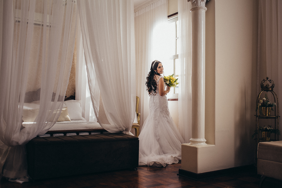 making off da noiva, noiva segurando o buque de flores amarelas, flores amarelas