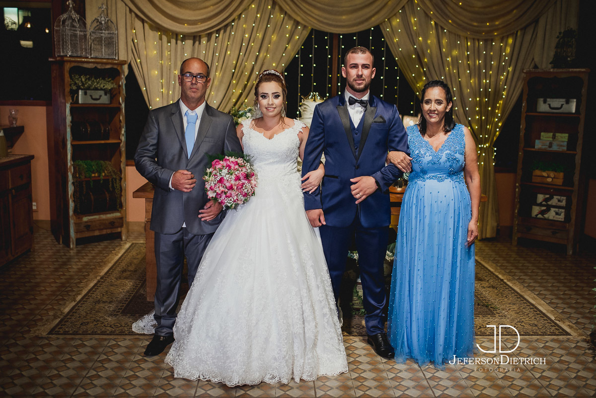 Fotografia com os padrinhos do noivo