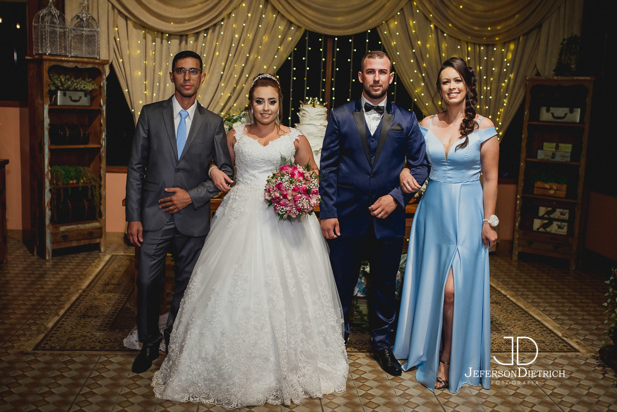 Fotografia com os padrinhos da noiva