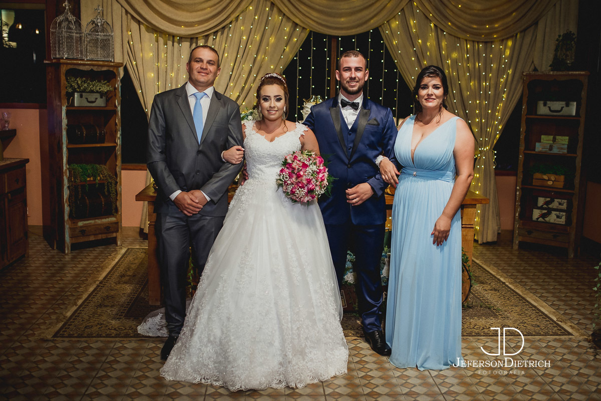 Fotografia com os padrinhos do noivo