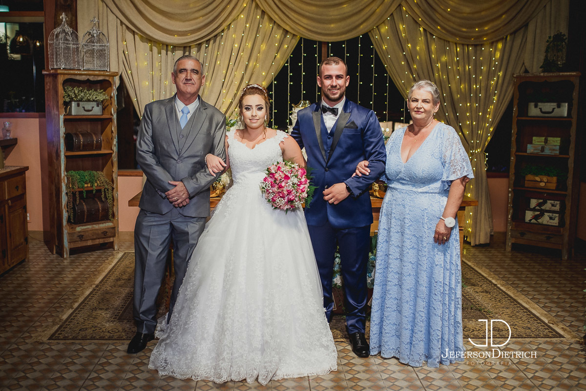 Fotografia com os padrinhos da noiva