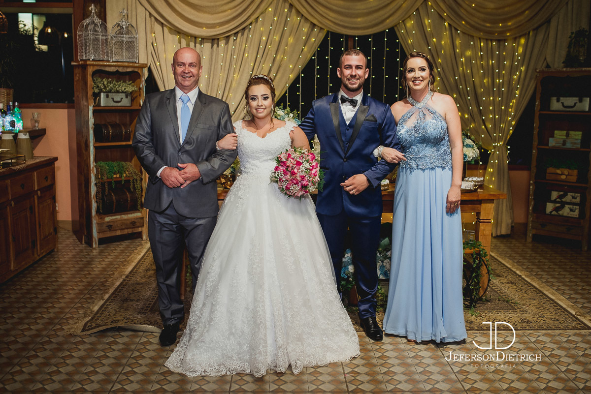 Fotografia com os padrinhos do noivo