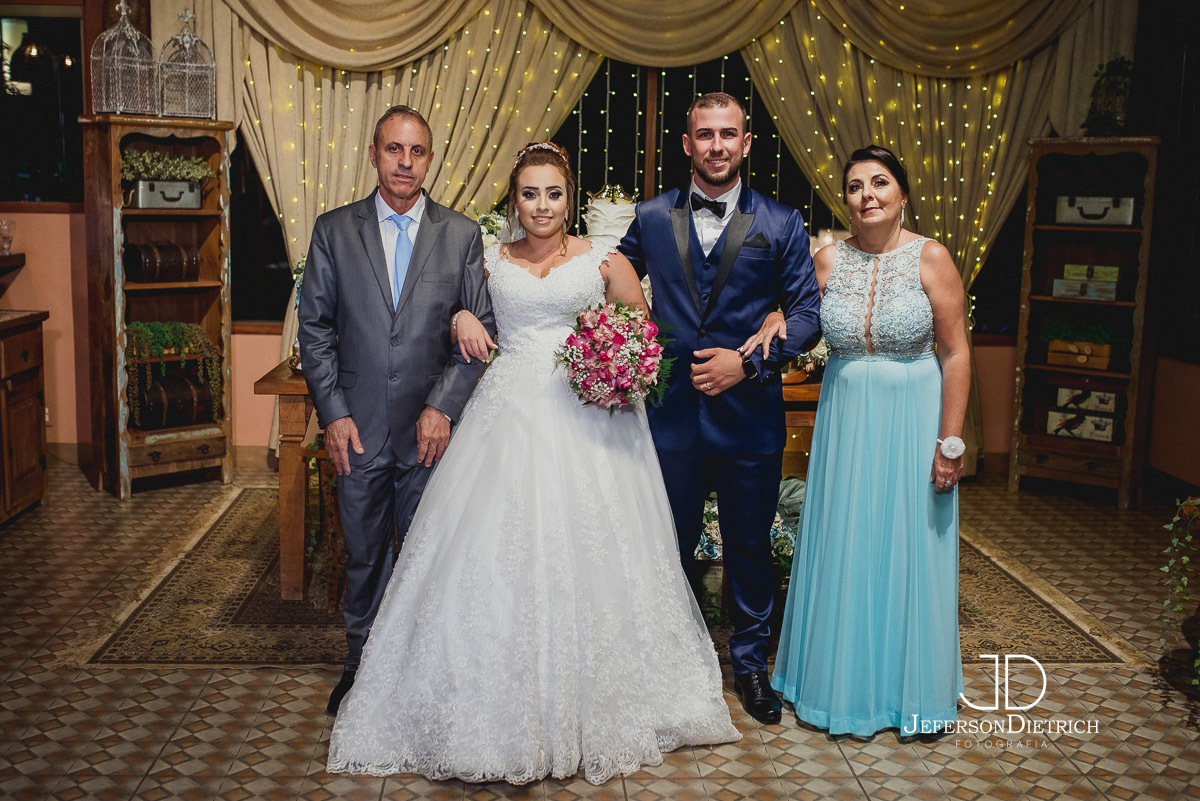 Fotografia com os padrinhos da noiva