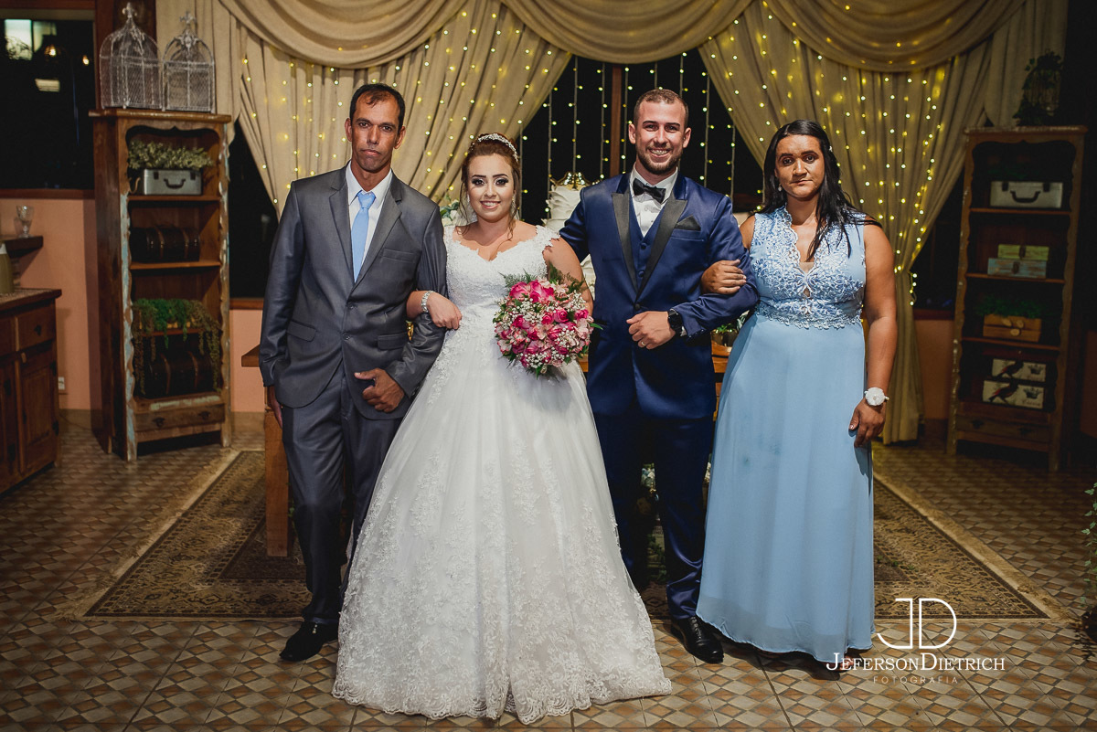 Fotografia com os padrinhos da noiva