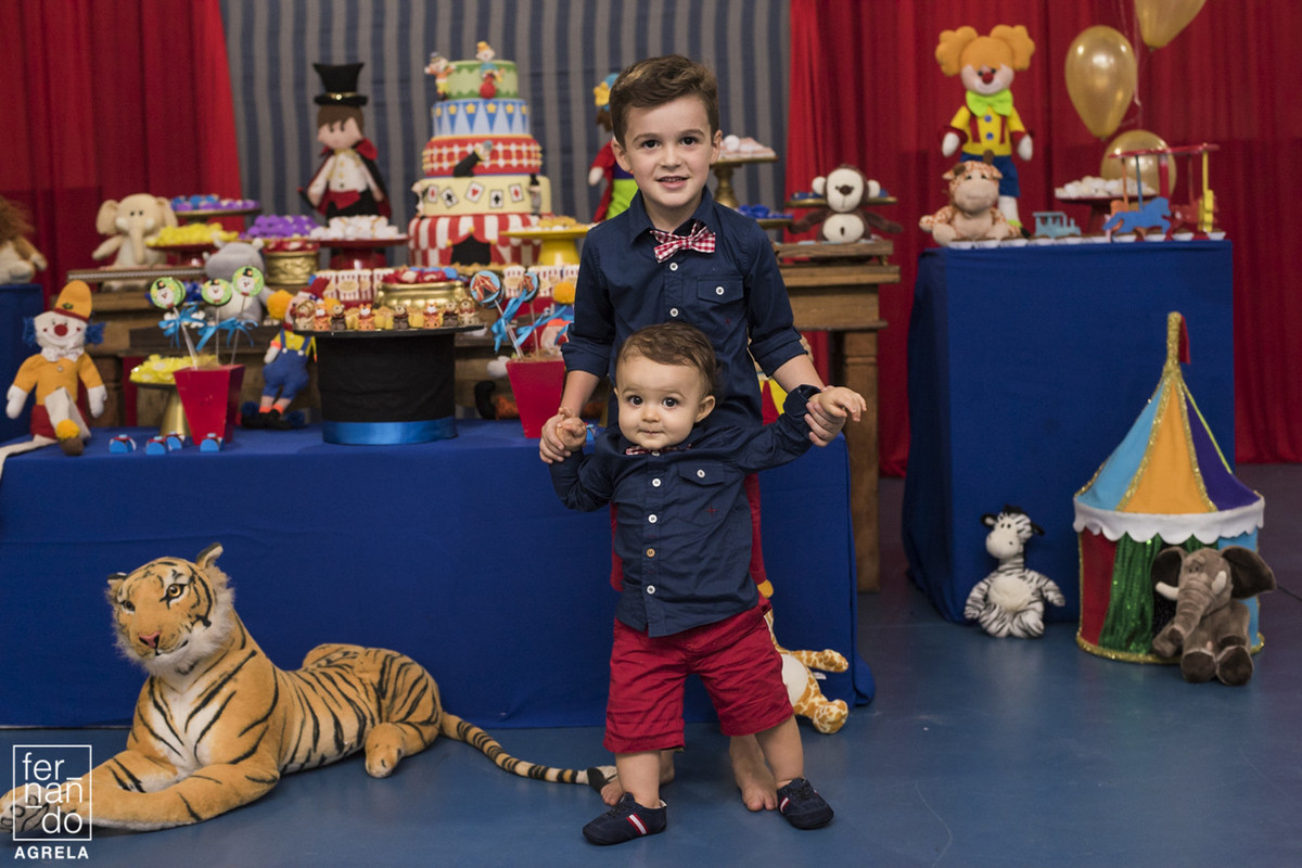 Lourenço, 5 anos e Otávio, 1 ano