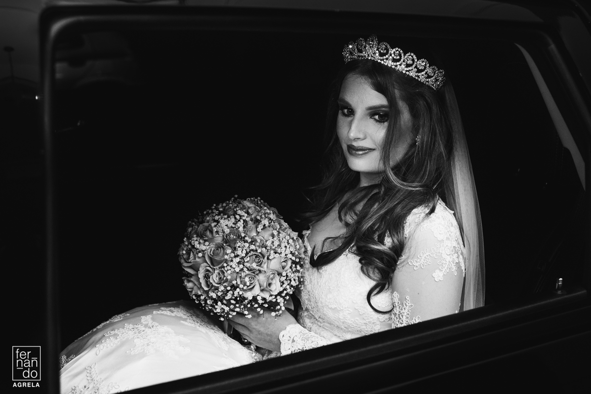 noiva no carro antes de casar