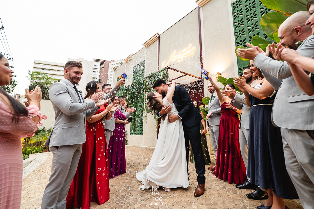 casamento-campinas-montjuic-casal-beijo