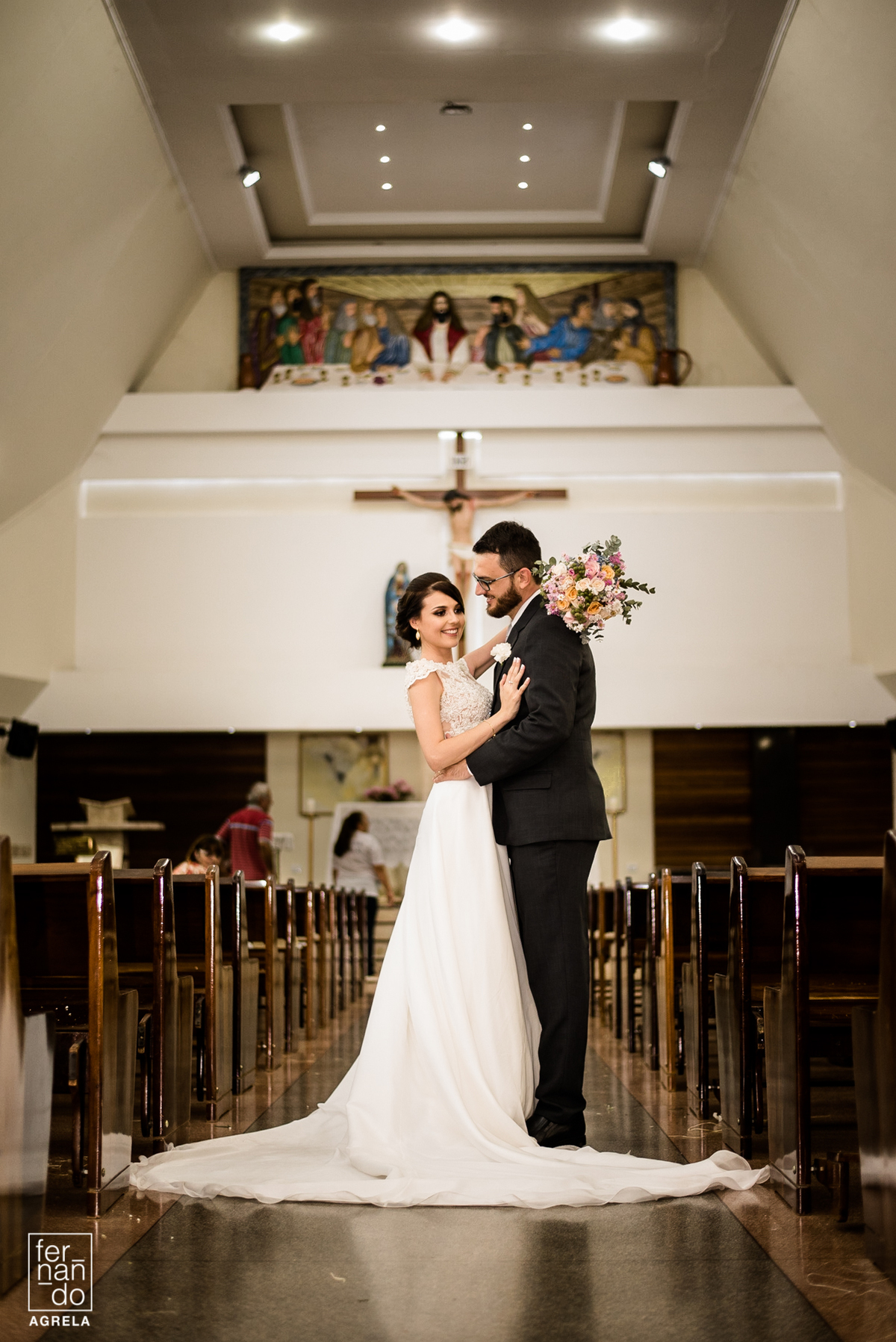 foto dos noivos na paroquia sao pio x em ourinhos