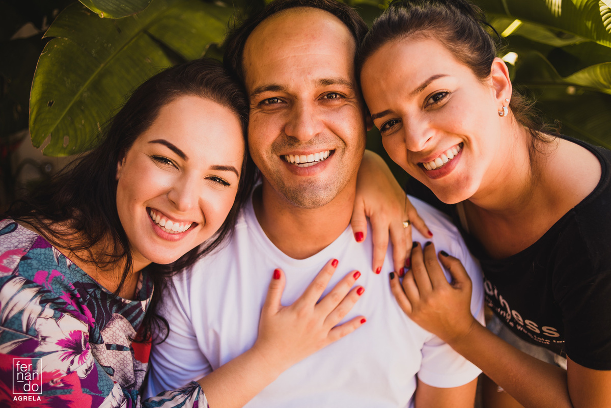 reprodução de foto antiga de familia com os filhos mais velhos