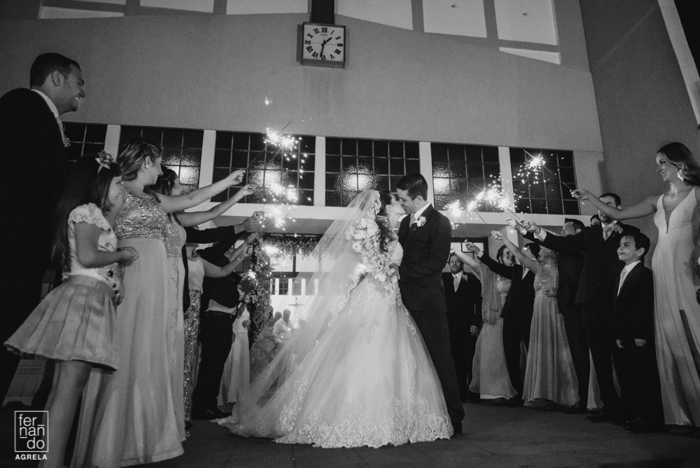 saida dos noivos com sparkles foguinho faisca em manduri