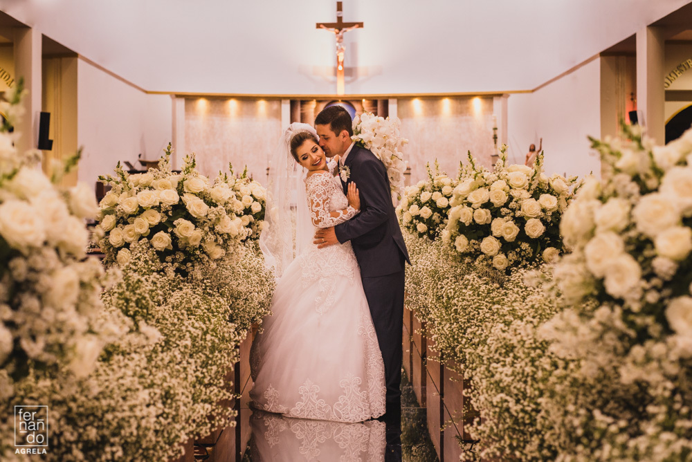 ensaio dos noivos na igreja matriz de manduri