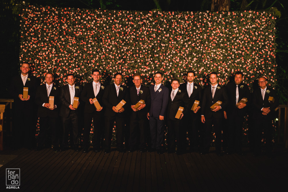 noivo com pai e padrinhos no casamento