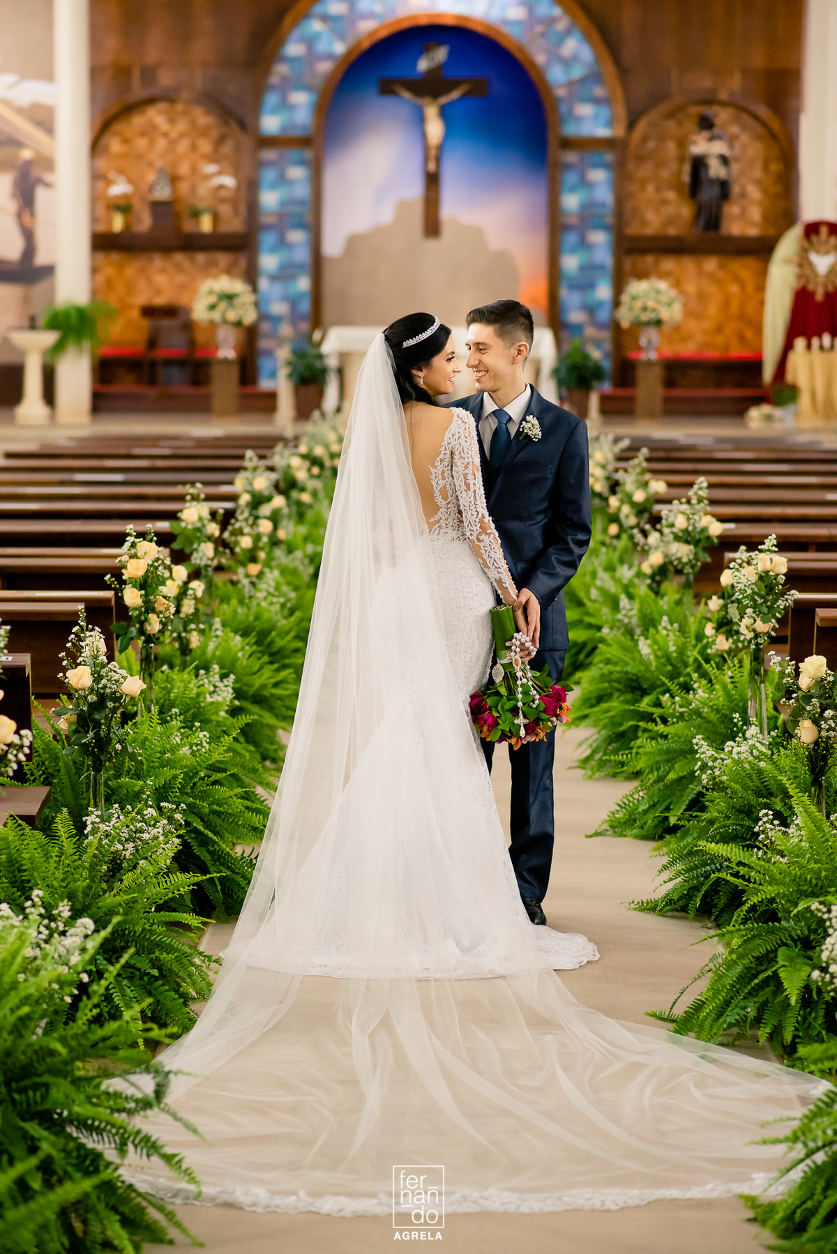 Ensaio com os noivos no casamento na paroquia  são benedito em santa cruz do rio pardo