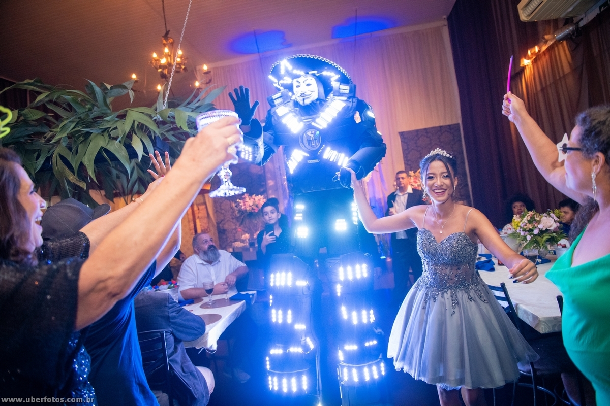 robô de led em Uberaba, Robô de led, festa de 15 anos, Uberaba, debutante 
