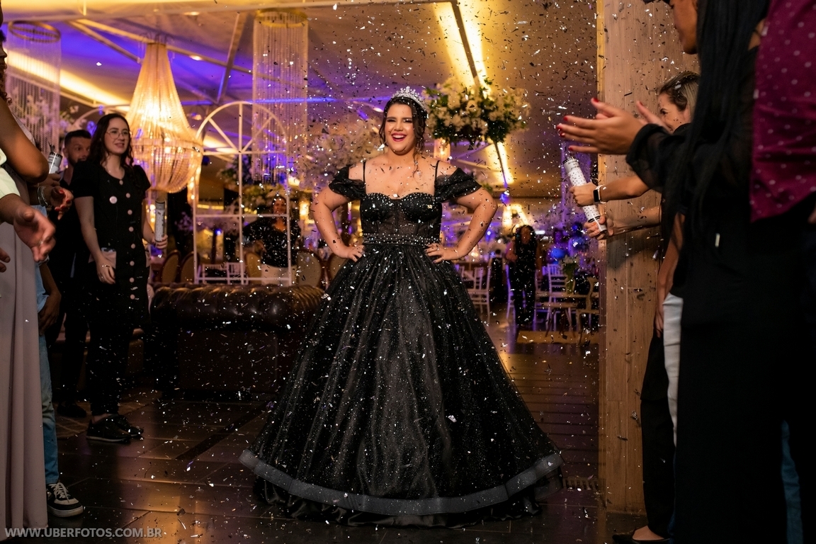 vestido preto debutante, debutante com vestido preto, vestido galáxia, vestido brilhante preto, enlace maison, vestido de festa de 15 anos, vestido para festa de 15, 