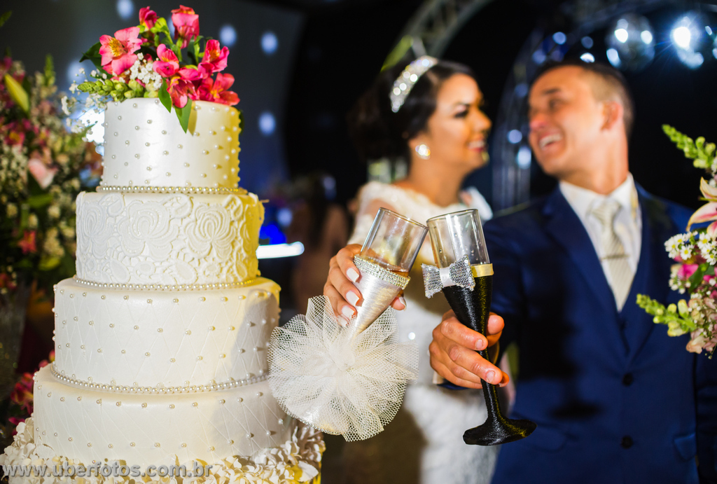 noivos - brinde - casamentos ue