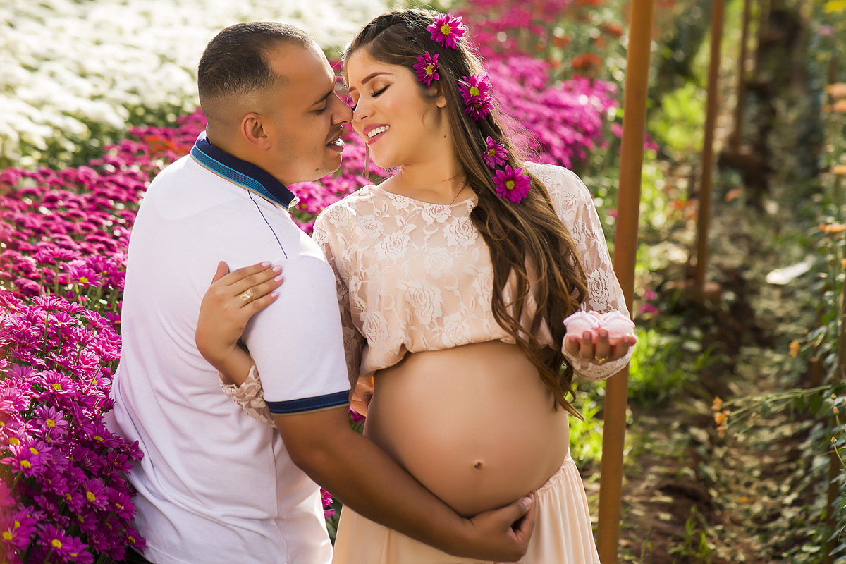 fotos de casal, família, mãe de menina, meu mundo rosa, ideias para fotos de gestante, fotos em Holambra SP, 