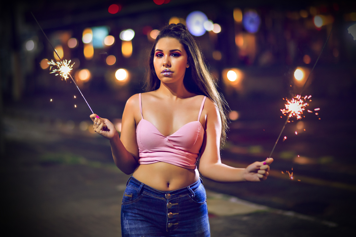 fotos com sparkle, fotos com foguinho, fotógrafo em guarujá, fotos no guarujá, fotos noturnas, fotografia noturna , ideias para fotos noturnas, fotografia tumblr, fotos de debutante criativa, festa de 15 anos em Uberaba, Enlace noivas Uberaba, 