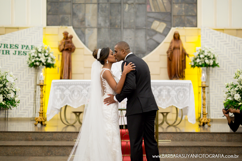 BARBARA SUYAN FOTOGRAFIA CASAMENTO BELO HORIZONTE ROSA MIRANDA BUFFET IGREJA SANTO ANTONIO MESTRE LINGUINHA CHARANGA ENSAIO CASAL WEDDING BUQUE FLORES NATURAIS ALANDERSON SILVA
