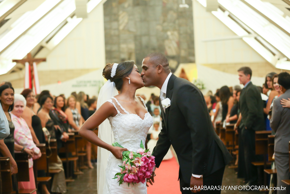 BARBARA SUYAN FOTOGRAFIA CASAMENTO BELO HORIZONTE ROSA MIRANDA BUFFET IGREJA SANTO ANTONIO MESTRE LINGUINHA CHARANGA ENSAIO CASAL WEDDING BUQUE FLORES NATURAIS ALANDERSON SILVA