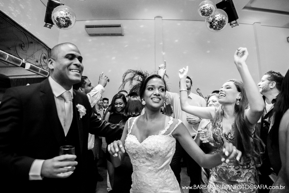 BARBARA SUYAN FOTOGRAFIA CASAMENTO BELO HORIZONTE ROSA MIRANDA BUFFET IGREJA SANTO ANTONIO MESTRE LINGUINHA CHARANGA ENSAIO CASAL WEDDING BUQUE FLORES NATURAIS ALANDERSON SILVA