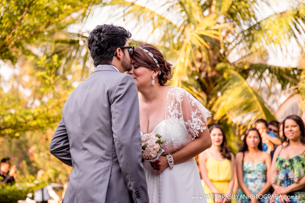 fotografia do noivo recebendo a noiva, casamento na pousada pampulha bh