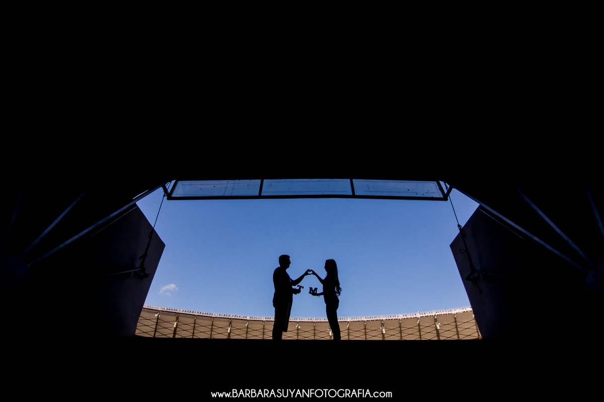 fotografia do ensaio casal pré casamento no mineirão bh