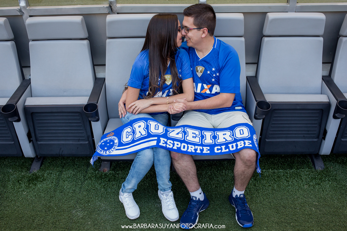 fotografia do ensaio casal pré casamento no mineirão bh
