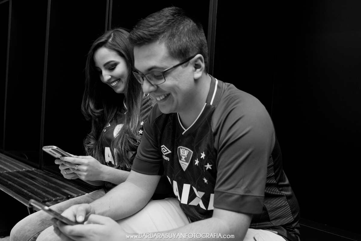 fotografia do ensaio casal pré casamento no mineirão bh