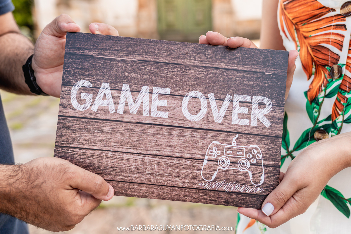 placa game over ensaio casal 
