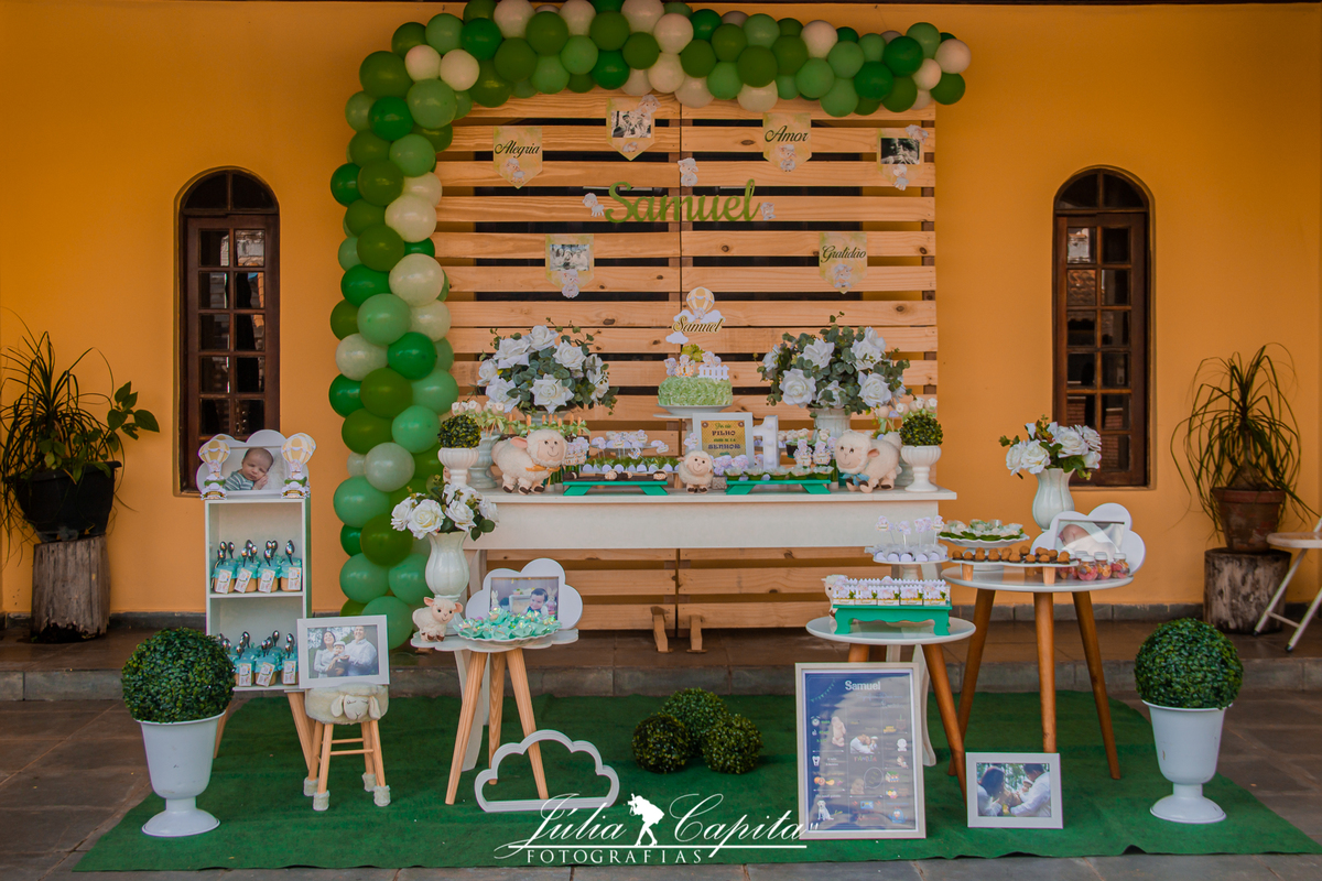 Decoração completa da mesa do bolo da festa infantil