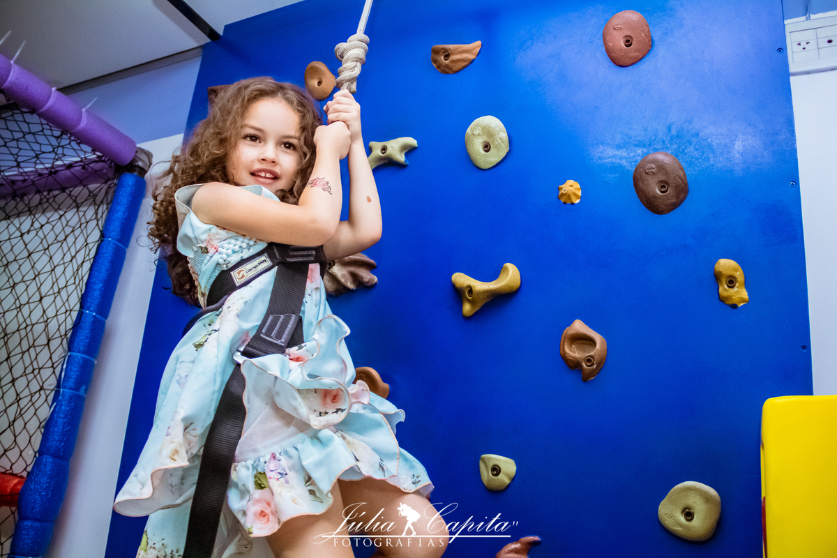 Cantando parabéns no aniversário infantil em Poços de Caldas- MG
