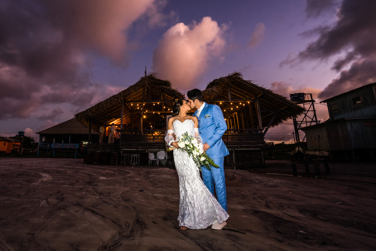 CASAMENTO PRAIANO EM SALINÓPOLIS PA NA CASA DE  RECEPÇŌES VIRIANDUBA NA PRAIA DO  ATALAIA COM MAKING OFF NO RISORT GAV , CASAMENTO NO POR DO SOL EM SALINAS BEACH PELO FOTOGRAFO PARAENSE GUI SAMPAIO, NOIVOS NA PRAIA ,VESTIDO DE NOIVA, BUQUÊ NOIVA, 
