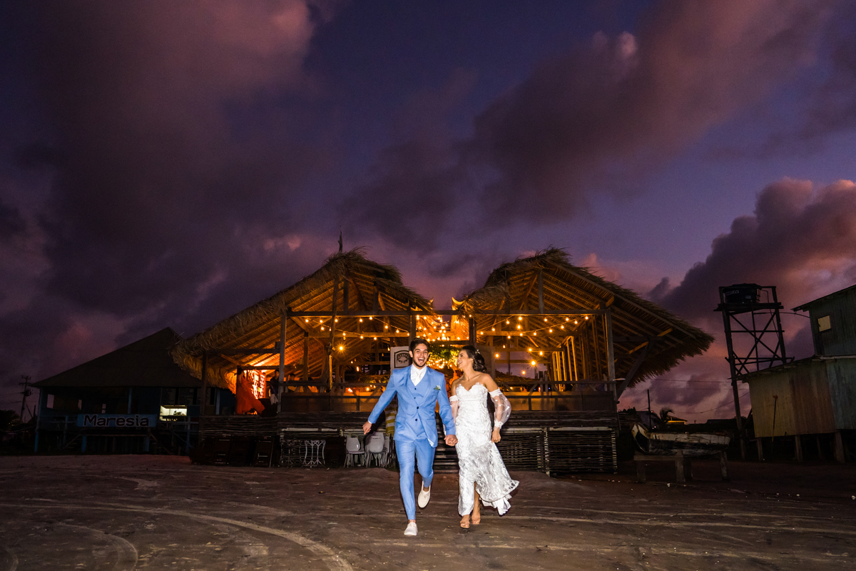 CASAMENTO PRAIANO EM SALINÓPOLIS PA NA CASA DE  RECEPÇŌES VIRIANDUBA NA PRAIA DO  ATALAIA COM MAKING OFF NO RISORT GAV , CASAMENTO NO POR DO SOL EM SALINAS BEACH PELO FOTOGRAFO PARAENSE GUI SAMPAIO, NOIVOS NA PRAIA ,VESTIDO DE NOIVA, BUQUÊ NOIVA, 