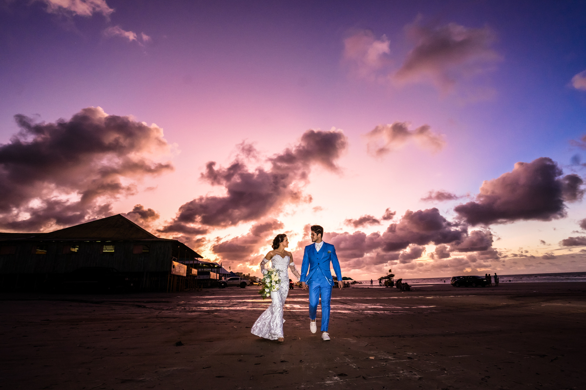 CASAMENTO PRAIANO EM SALINÓPOLIS PA NA CASA DE  RECEPÇŌES VIRIANDUBA NA PRAIA DO  ATALAIA COM MAKING OFF NO RISORT GAV , CASAMENTO NO POR DO SOL EM SALINAS BEACH PELO FOTOGRAFO PARAENSE GUI SAMPAIO, NOIVOS NA PRAIA ,VESTIDO DE NOIVA, BUQUÊ NOIVA, 
