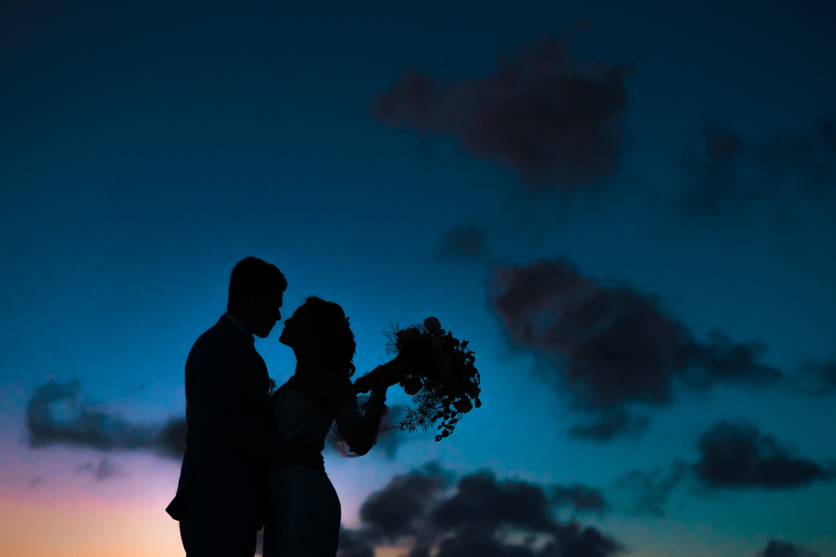 CASAMENTO PRAIANO EM SALINÓPOLIS PA NA CASA DE  RECEPÇŌES VIRIANDUBA NA PRAIA DO  ATALAIA COM MAKING OFF NO RISORT GAV , CASAMENTO NO POR DO SOL EM SALINAS BEACH PELO FOTOGRAFO PARAENSE GUI SAMPAIO, NOIVOS NA PRAIA ,VESTIDO DE NOIVA, BUQUÊ NOIVA, 