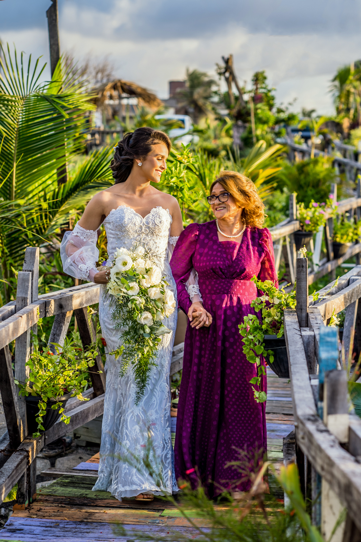 CASAMENTO PRAIANO EM SALINÓPOLIS PA NA CASA DE  RECEPÇŌES VIRIANDUBA NA PRAIA DO  ATALAIA COM MAKING OFF NO RISORT GAV , CASAMENTO NO POR DO SOL EM SALINAS BEACH PELO FOTOGRAFO PARAENSE GUI SAMPAIO, NOIVOS NA PRAIA ,VESTIDO DE NOIVA, BUQUÊ NOIVA, 