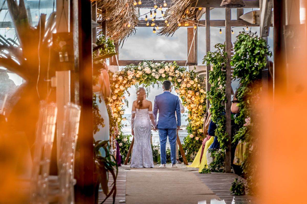CASAMENTO PRAIANO EM SALINÓPOLIS PA NA CASA DE  RECEPÇŌES VIRIANDUBA NA PRAIA DO  ATALAIA COM MAKING OFF NO RISORT GAV , CASAMENTO NO POR DO SOL EM SALINAS BEACH PELO FOTOGRAFO PARAENSE GUI SAMPAIO, NOIVOS NA PRAIA ,VESTIDO DE NOIVA, BUQUÊ NOIVA, 