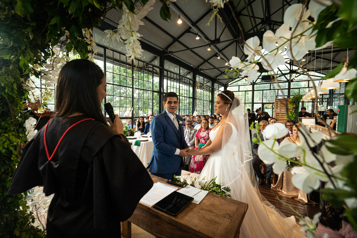 vestido de noiva ellis verline | casamento em belem no martens café | vou casar 2024 | linda festa de casamento | gui sampaio fotografo paraense de casamento | casamento no mangal das garças | | noivas paraenses | noivos belem | aliança com amor eterno