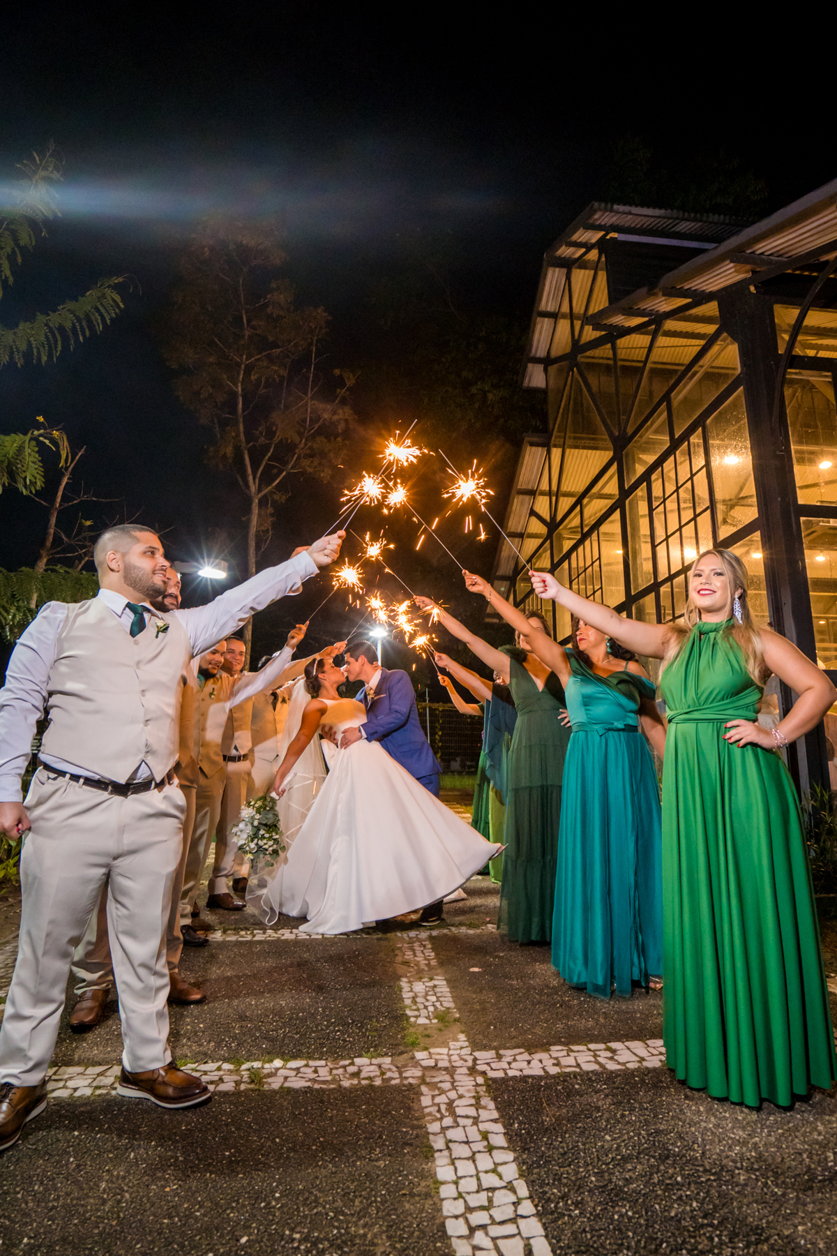 vestido de noiva ellis verline | casamento em belem no martens café | vou casar 2024 | linda festa de casamento | gui sampaio fotografo paraense de casamento | casamento no mangal das garças | | noivas paraenses | noivos belem | aliança com amor eterno