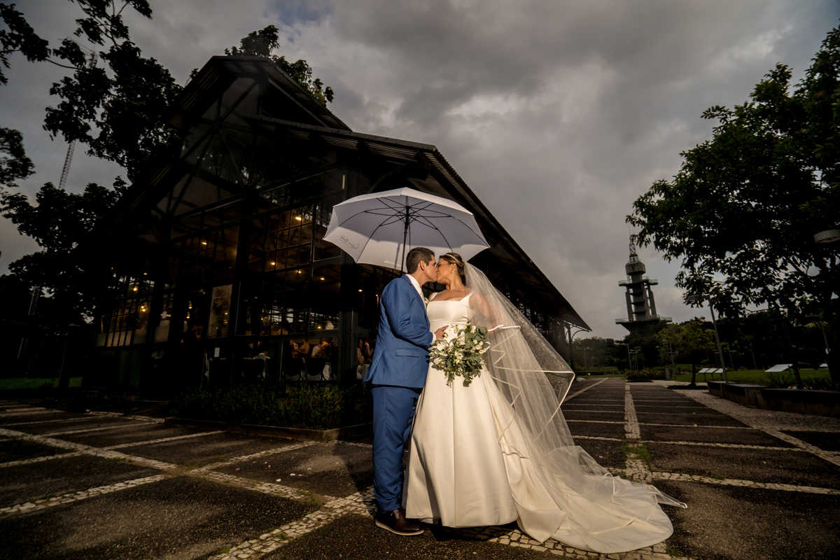 vestido de noiva ellis verline | casamento em belem no martens café | vou casar 2024 | linda festa de casamento | gui sampaio fotografo paraense de casamento | casamento no mangal das garças | | noivas paraenses | noivos belem | aliança com amor eterno