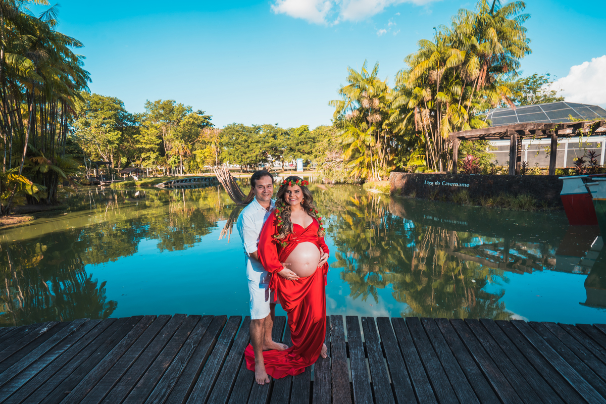 ensaio fotográfico com fotografo paraense Gui Sampaio eternizando momentos no mangal das garças em Belém de grávidos gestante no por do sol vou ter bebe com registro longo da gravides com seu marido com book externo na natureza abençoados por deus e amor