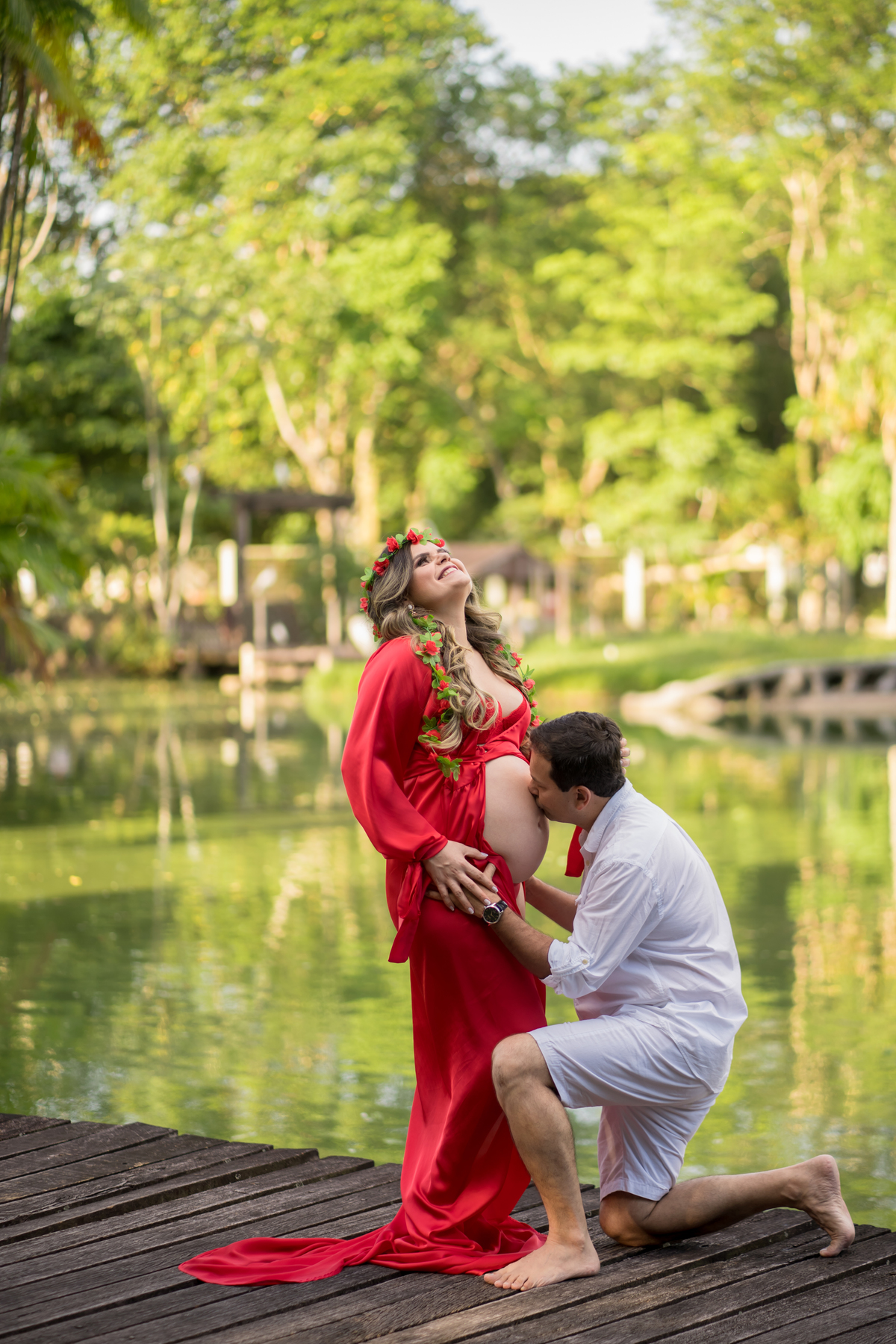 ensaio fotográfico com fotografo paraense Gui Sampaio eternizando momentos no mangal das garças em Belém de grávidos gestante no por do sol vou ter bebe com registro longo da gravides com seu marido com book externo na natureza abençoados por deus e amor