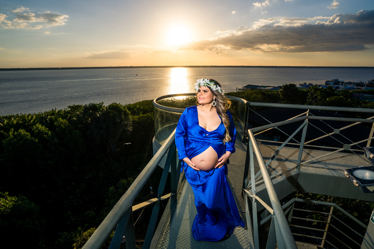 ensaio fotográfico com fotografo paraense Gui Sampaio eternizando momentos no mangal das garças em Belém de grávidos gestante no por do sol vou ter bebe com registro longo da gravides com seu marido com book externo na natureza abençoados por deus e amor