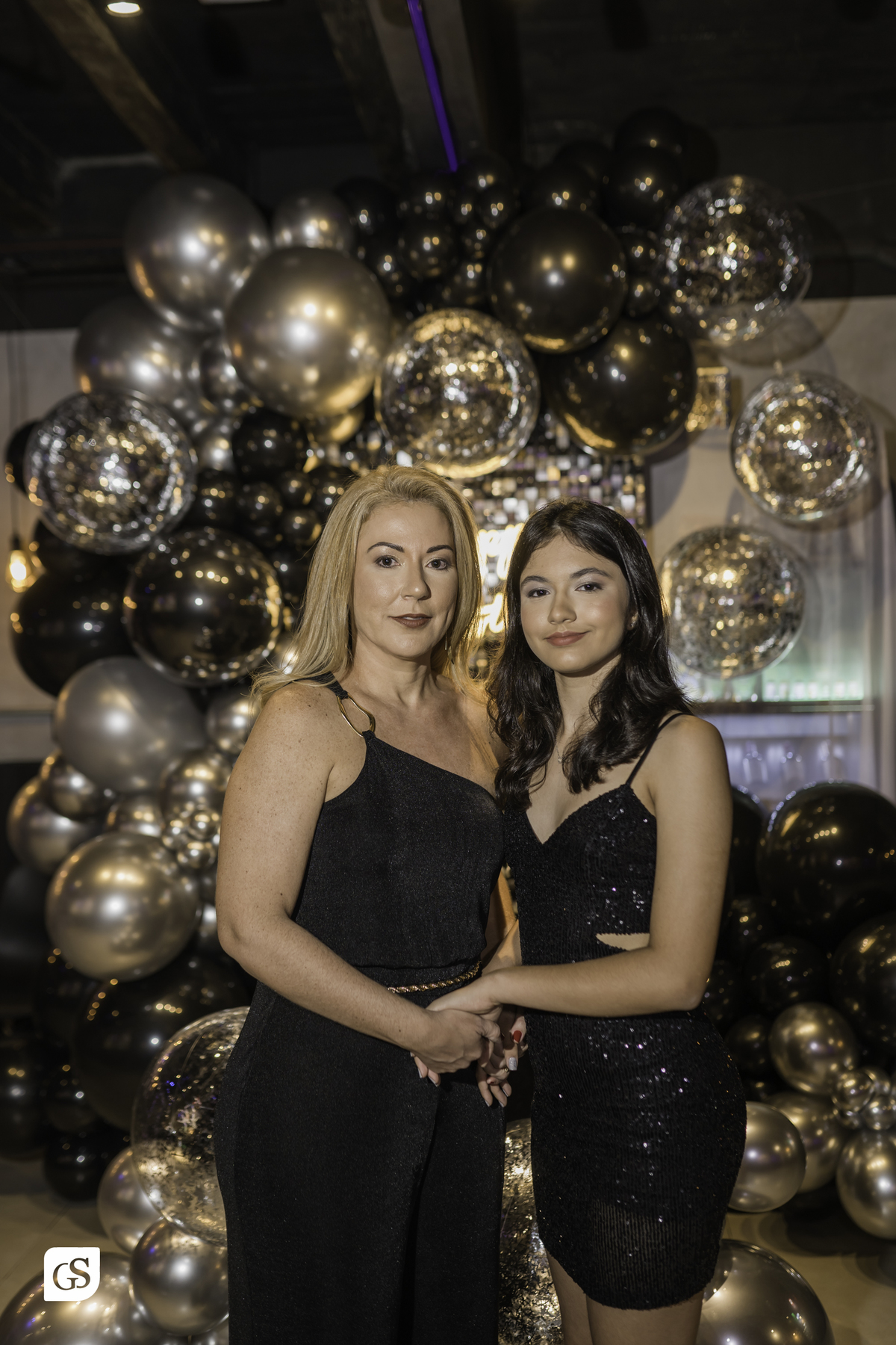 cobertura fotografica com fotógrafo paraense gui sampaio no gramophone café em belém do pará dos 13 anos da linda aniversariante comemorando com sua familia e amigos em uma festa memoravel 