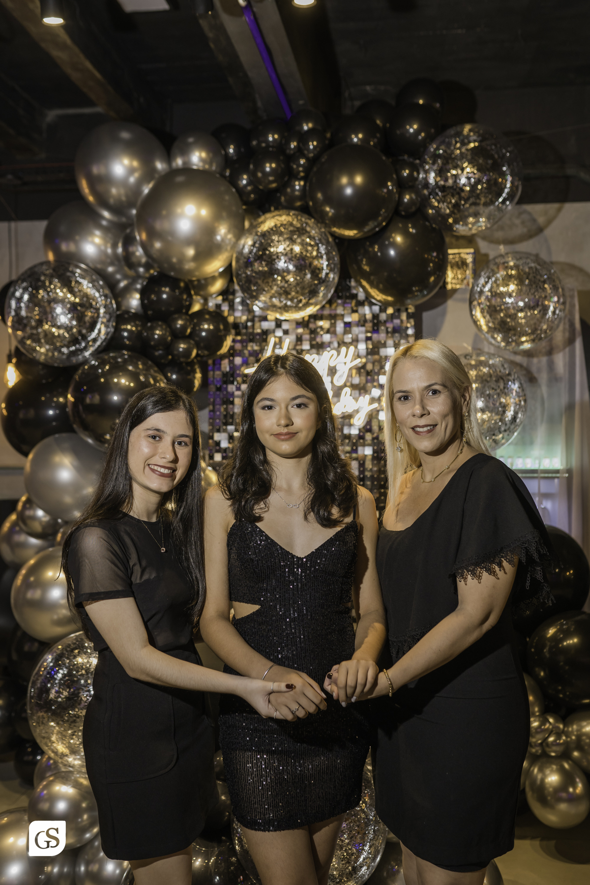cobertura fotografica com fotógrafo paraense gui sampaio no gramophone café em belém do pará dos 13 anos da linda aniversariante comemorando com sua familia e amigos em uma festa memoravel 