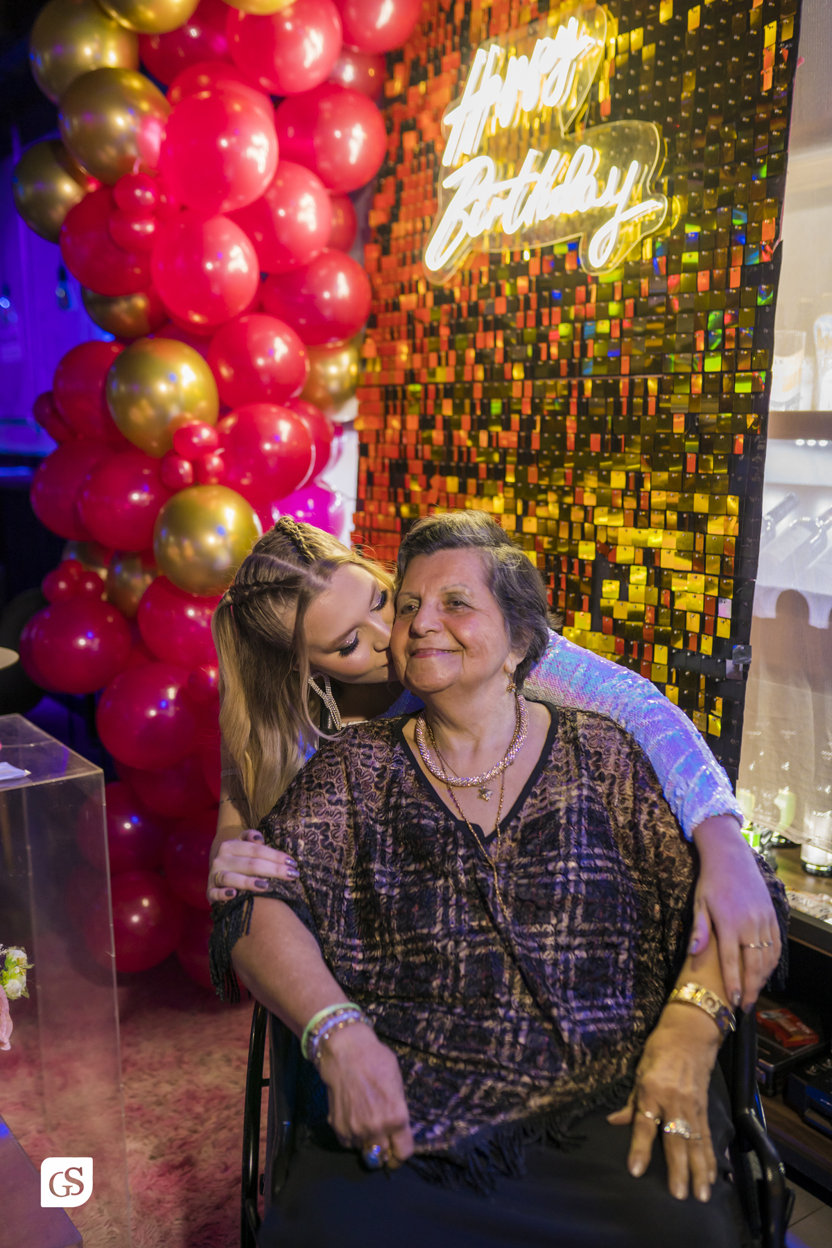cobertura fotografica com fotógrafo paraense gui sampaio no gramophone café em belém do pará dos 20 anos da linda aniversariante comemorando com sua familia e amigos em uma festa memoravel 