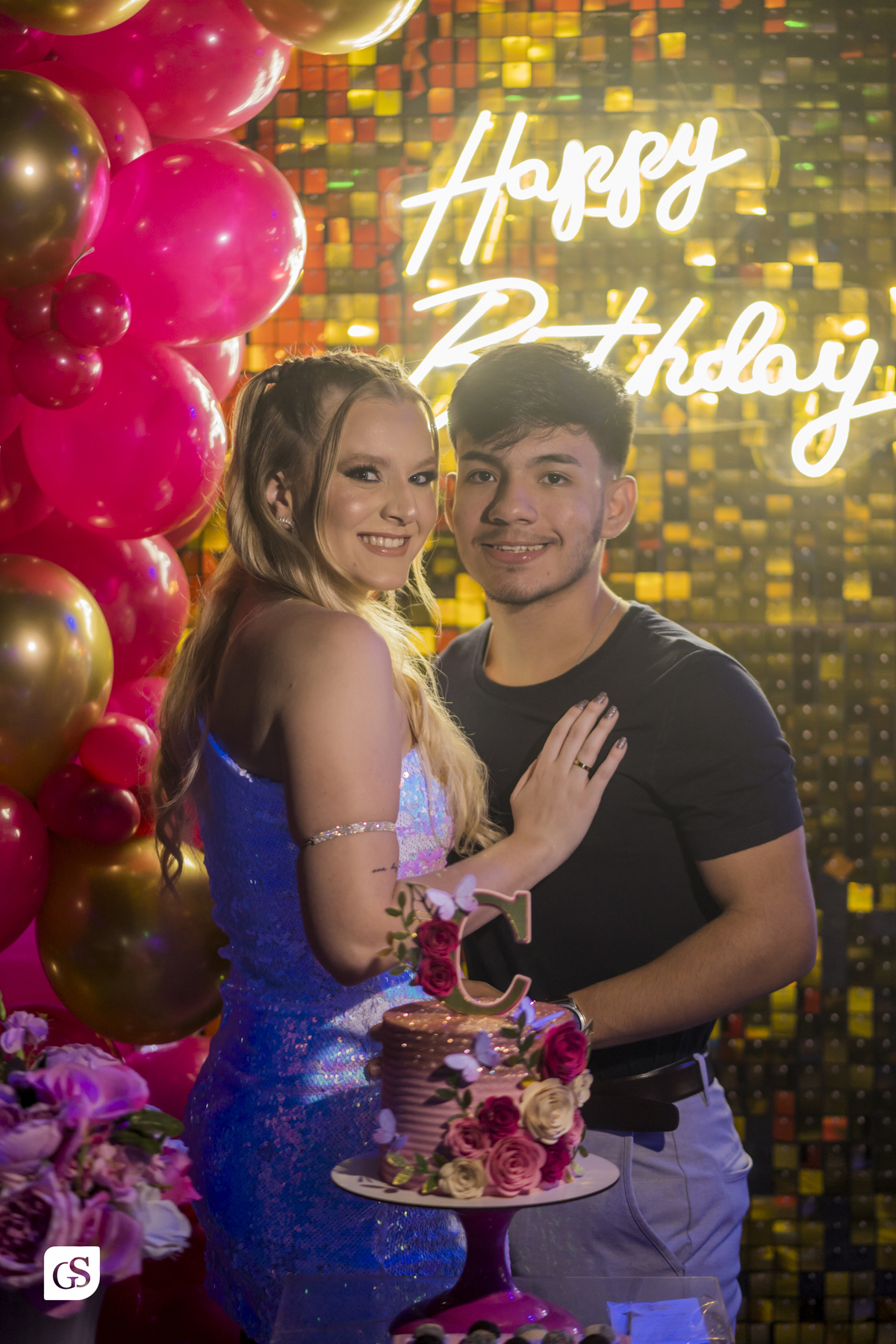 cobertura fotografica com fotógrafo paraense gui sampaio no gramophone café em belém do pará dos 20 anos da linda aniversariante comemorando com sua familia e amigos em uma festa memoravel 
